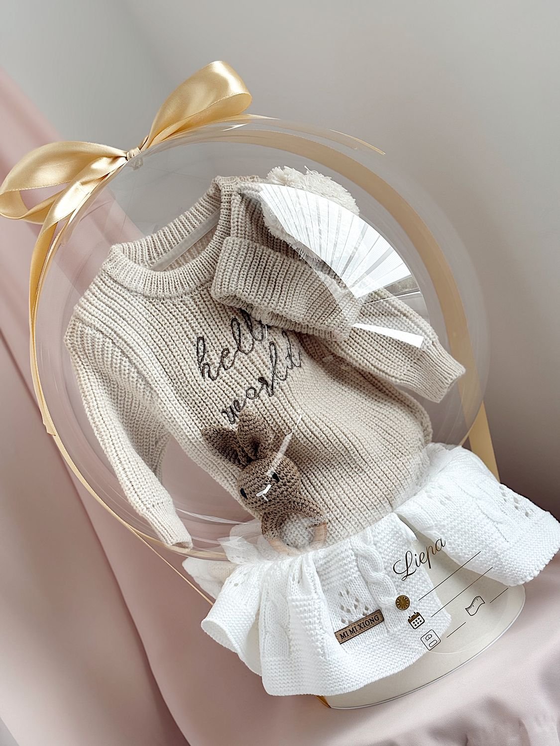 Personalized balloon gift for newborn - Hello world